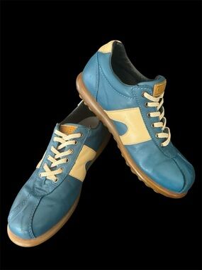 Vintage Blue Camper Pelotas Size 9